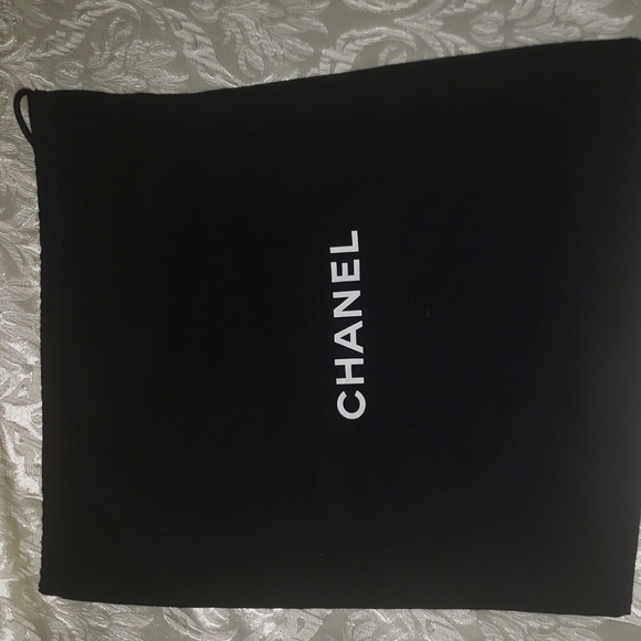 Chanel Quilted Patent Longwallet - Picture 14 of 15